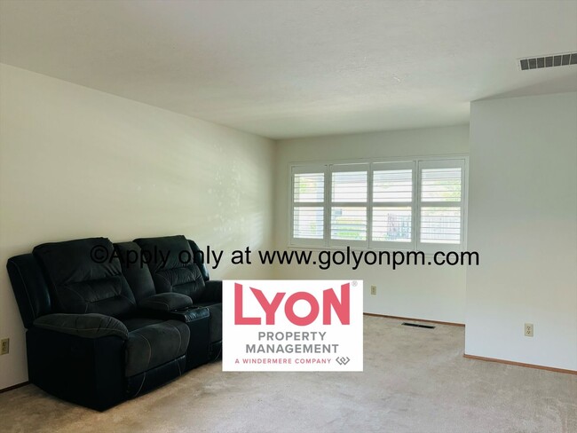 Photo - Spacious 2 bedroom, single level duplex in...