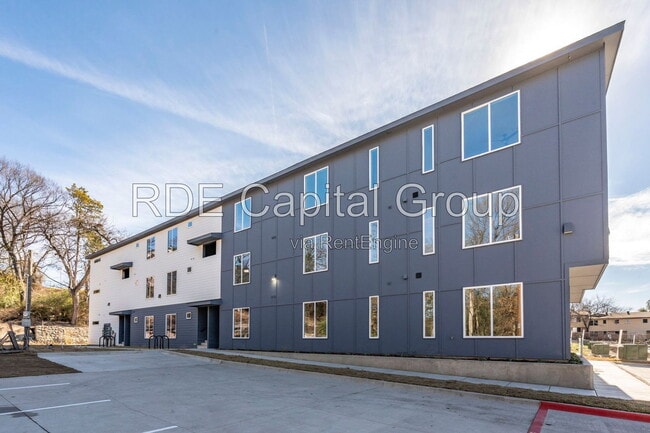 Building Photo - 948 S Corinth St Rd Unit 15