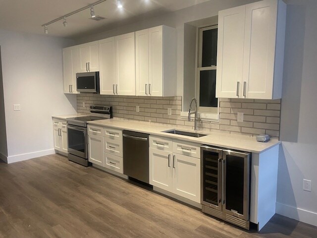 High-end Kitchen w/ Wine Fridge - 50 E McMicken Ave