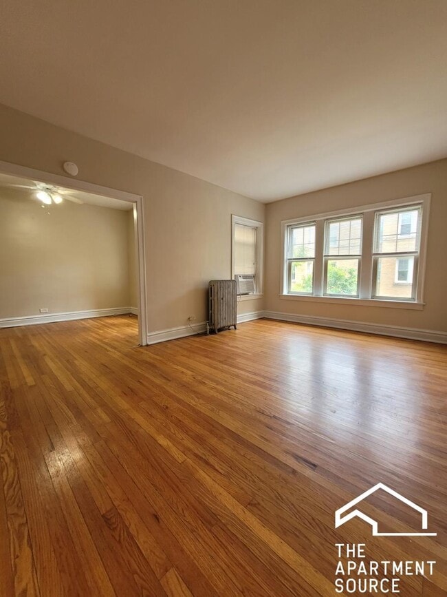 Building Photo - 916 Reba Pl Unit 1N