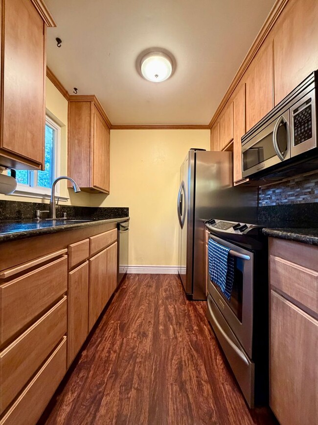 Photo - Sacramento Cutie won't last long!!!! 50% Off First Month's Rent - 2 Bedroom, 1 Bath Private Deck ...