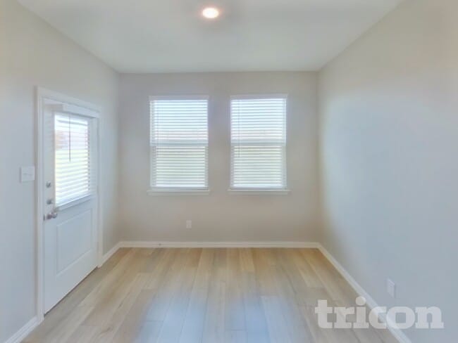 Photo - 231 Jenkinson Dr