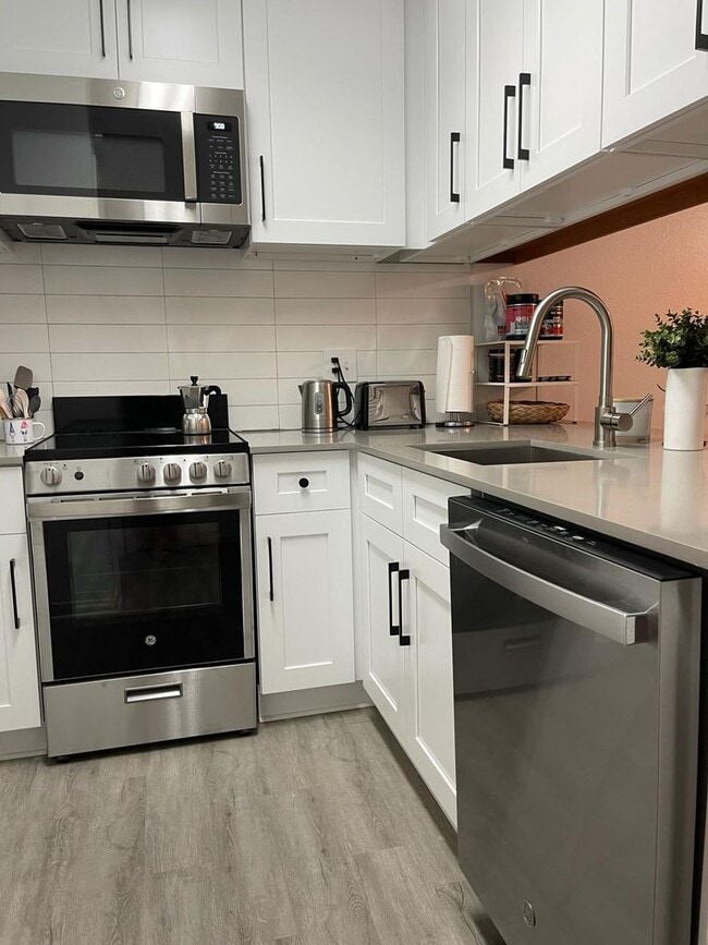 Building Photo - West Campus - San Gabriel Place - Fully Fu... Rental