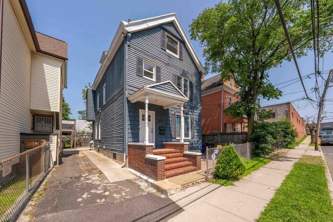 Photo - 485 Cary St Unidad 2