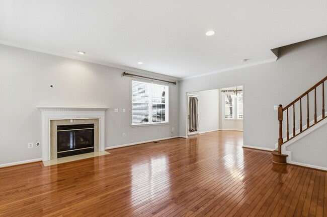 Photo - 1301 Waterview Way