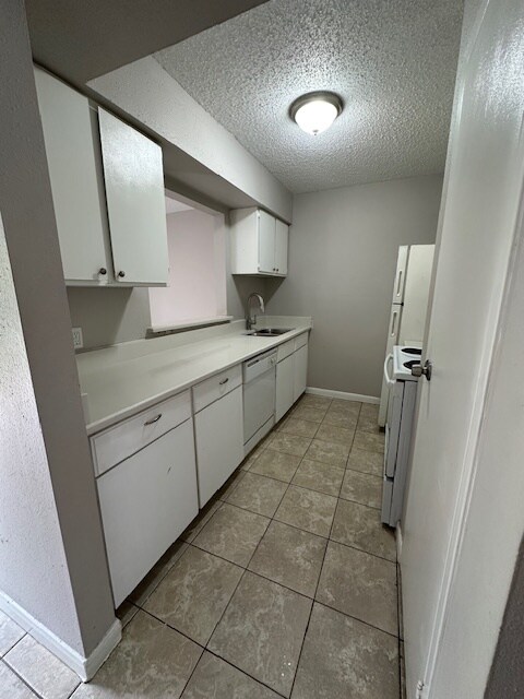 Kitchen - Gladefield Garden Apartments