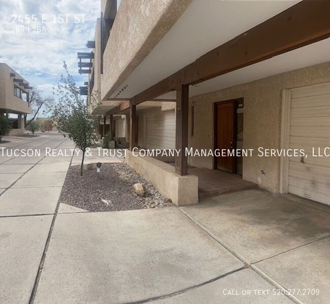 Photo - 2455 E 1st St