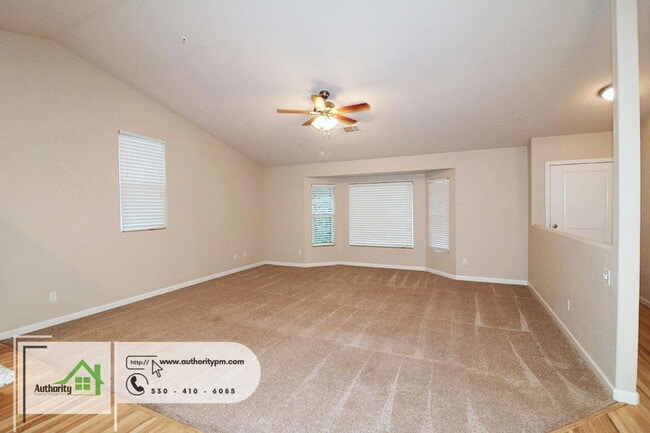 Photo - 2381 Yellow Finch Way