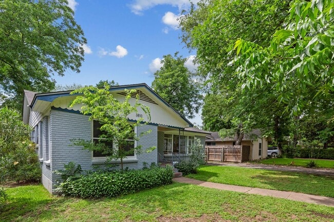 Photo - Nicely Updated 3/2 in Hyde Park