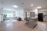 2BR, 1BA - 928SF - Kitchen