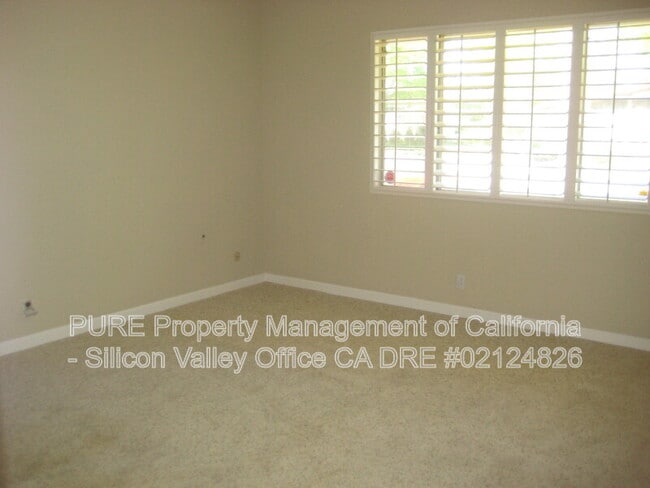 Photo - 734 Bantry Ct