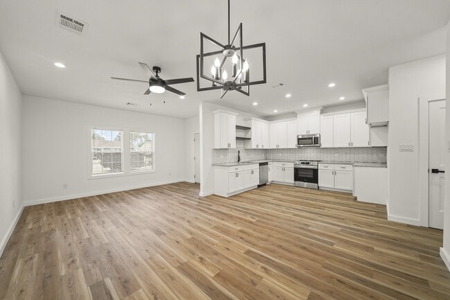 Photo - 6206 Lyndhurst Dr