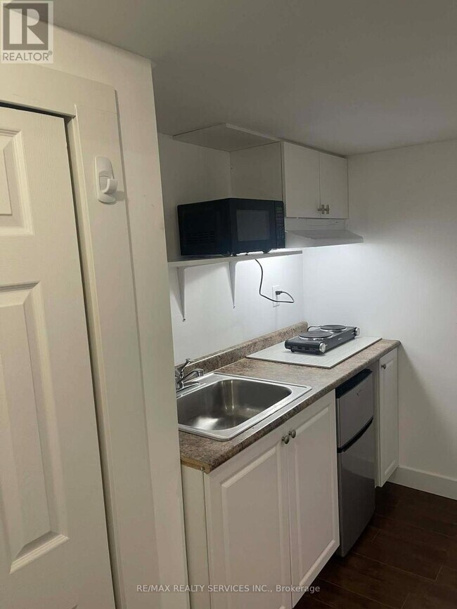 Photo - 920 Ledbury Crescent