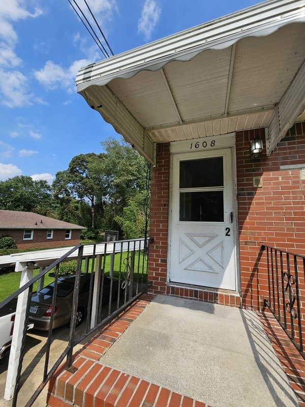 Building Photo - 1608 Hawthorne Dr Rental