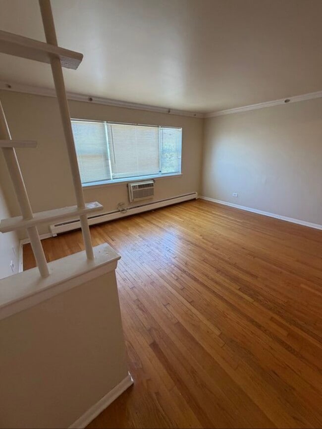 Building Photo - 9235 Irving Park Rd Unit 2E
