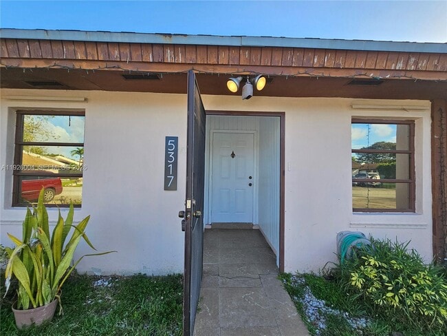 Building Photo - 5317 SW 140th Pl