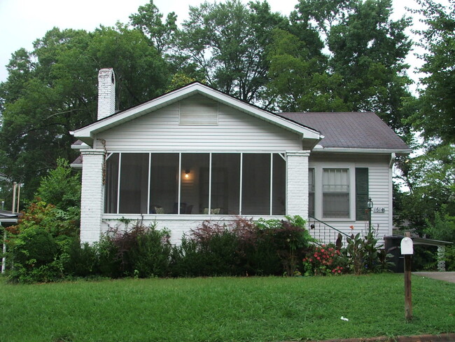 Character and charm in cute Homewood 2BR/1... - Character and charm in cute Homewood 2BR/1...