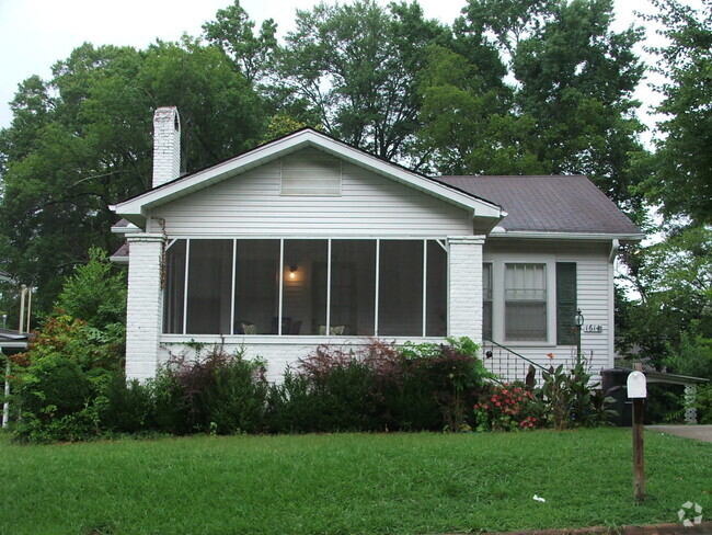 Building Photo - Character and charm in cute Homewood 2BR/1...