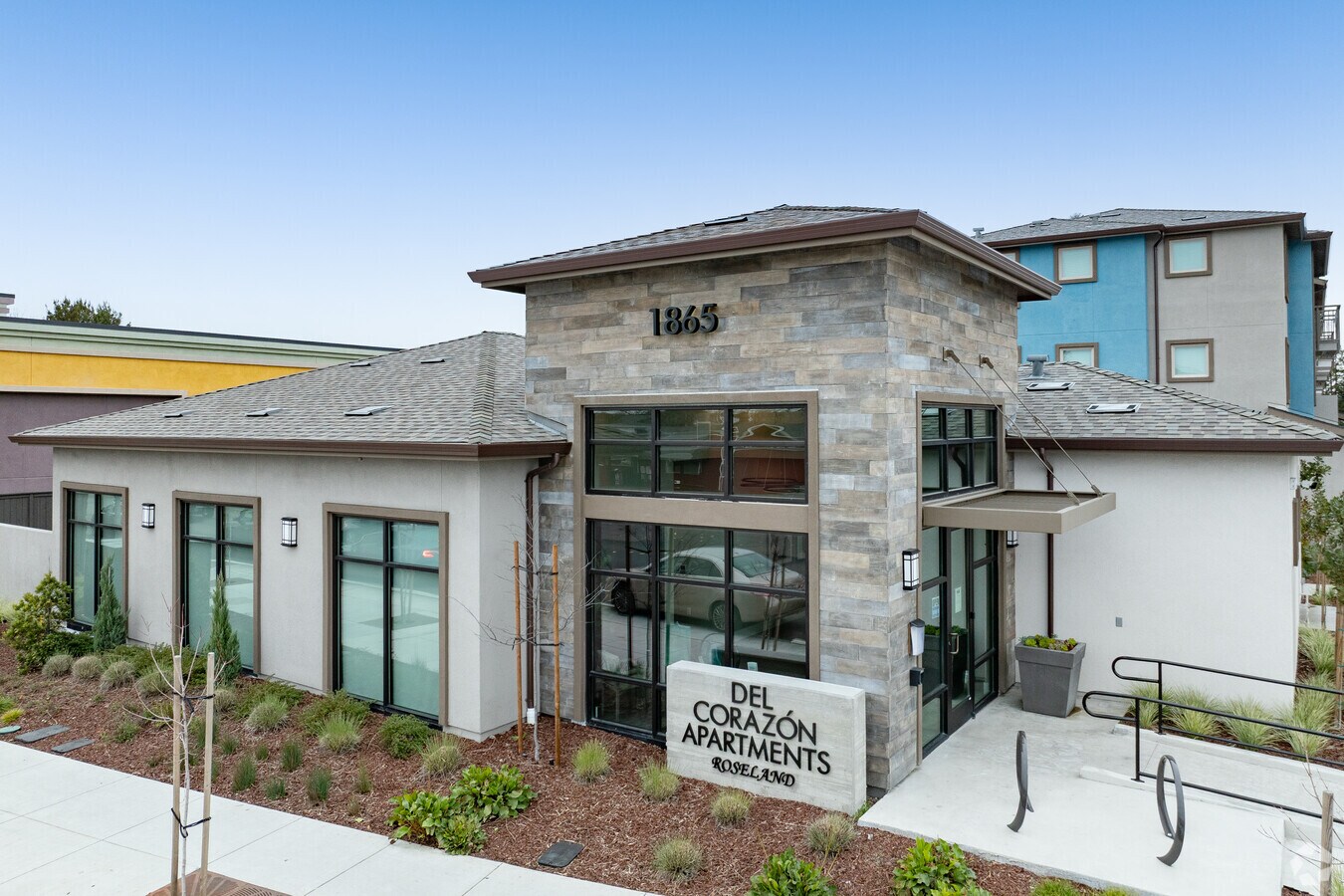 Alternate - Del Corazon