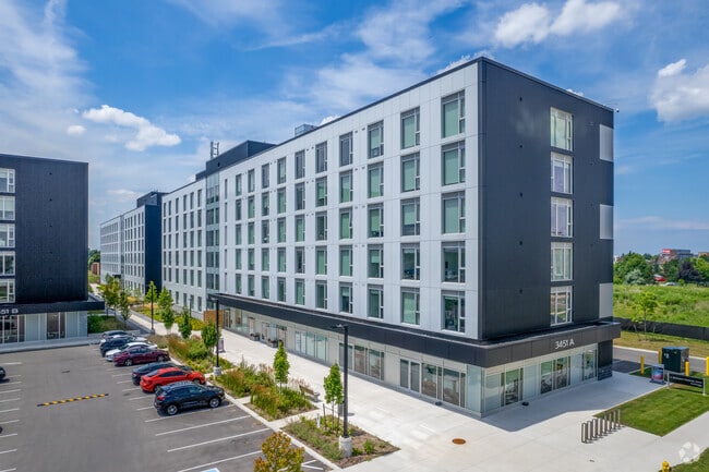 Building Photo - Parkway Lofts - Student Living