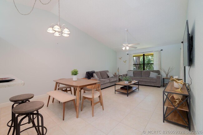 Building Photo - 13095 Belhaven Ct Unit 11