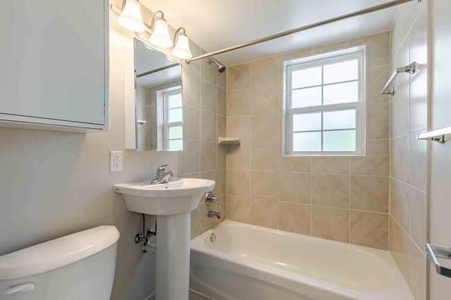 Arna Marbella - Bathroom - 1 Bedroom