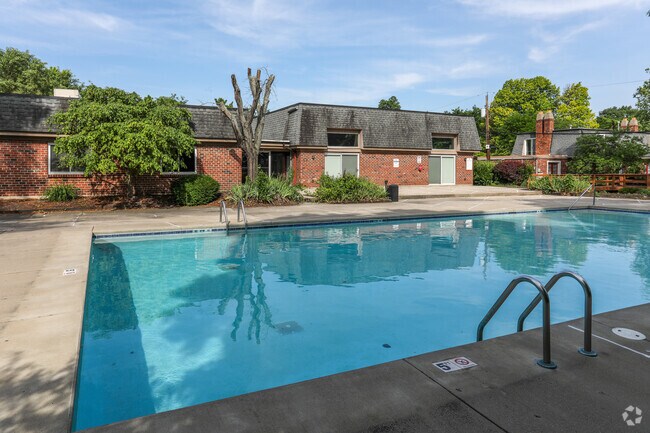 Piscina en el lugar - Arbor Pointe