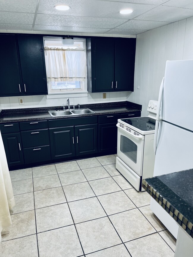 Building Photo - 604 W Mt Morris St Unit Apt 1