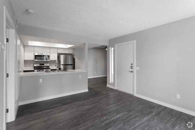 1BR, 1BA - 636 SF