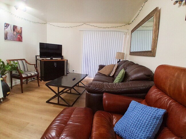 Photo - 1080 E 450 N