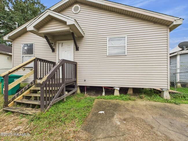 Photo - 615 Walker Rd