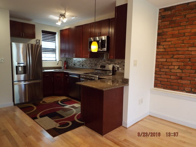 Building Photo - 1478 Chapin St NW Unit 2
