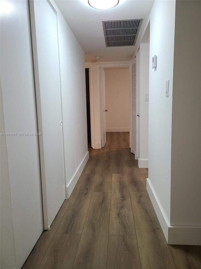 Photo - 17570 Atlantic Blvd Unidad 501