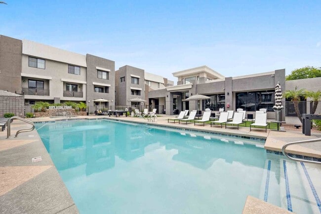 Zona Westgate, Glendale, AZ, Piscina