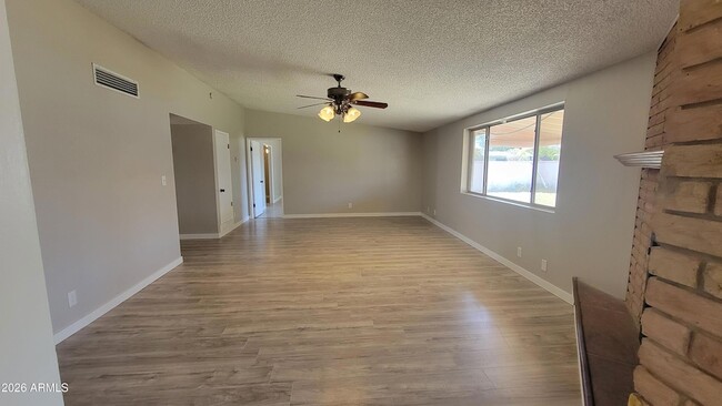 Photo - 464 Nelson Dr