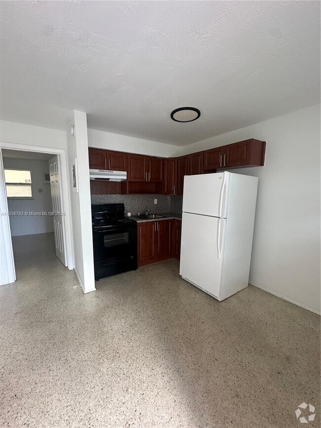 Building Photo - 166 W 9th St Unit 4 Rental