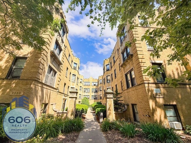 Building Photo - 7351 N Damen Ave Unit 16