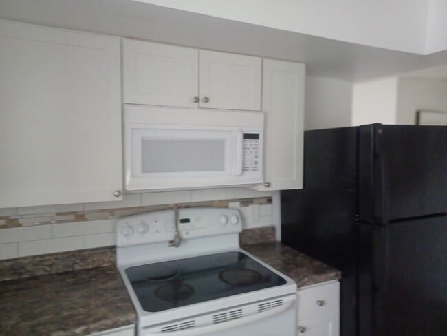 Photo - Spacious 2/2  off Del Prado Blvd Unit 3331 SE 15th Place-4