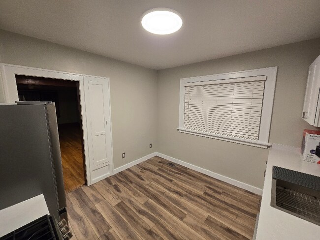 Photo - 1019 Widdicomb Ave NW Unidad 2