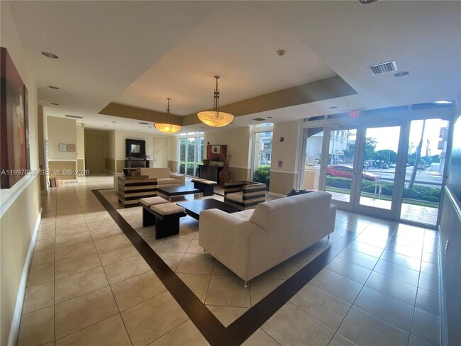 Building Photo - 2425 SW 27th Ave Unit 1008