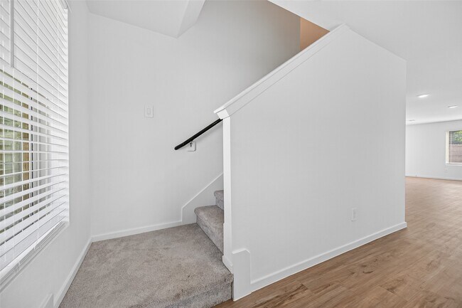 Photo - 17938 Becker Lndg Dr