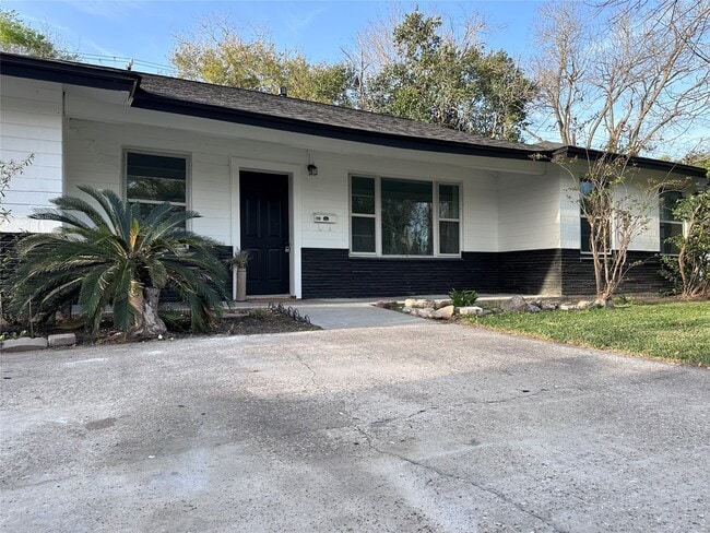 Photo - 608 W Lobit Ave