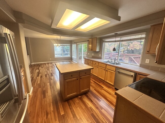 Photo - 1408 W Briarhollow Ln