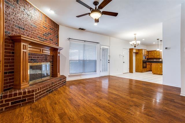 Photo - 2511 Thistle Ln