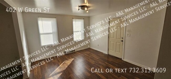 Building Photo - 402 W Green St