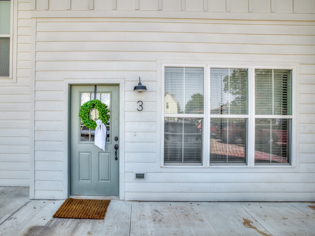 Photo - 1670 N Leverett Ave