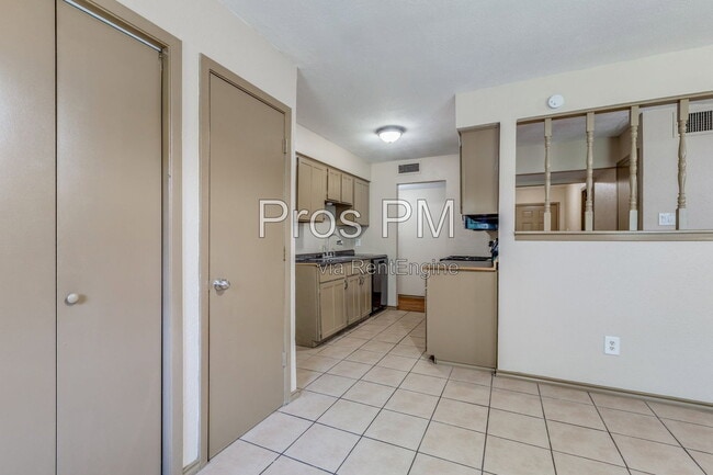 Photo - 7117 Edinburg Dr