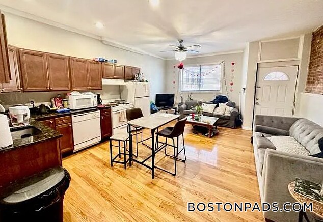 Building Photo - 153 Salem St Rental