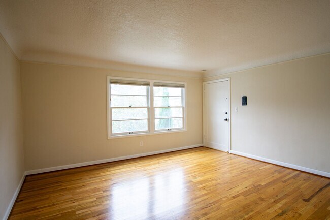 Photo - Fabulous Nob Hill 1Bdr Corner Apartment in Courtyard Building! Unidad 2411