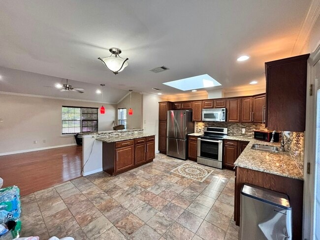Building Photo - 10838 Hermosa Dr